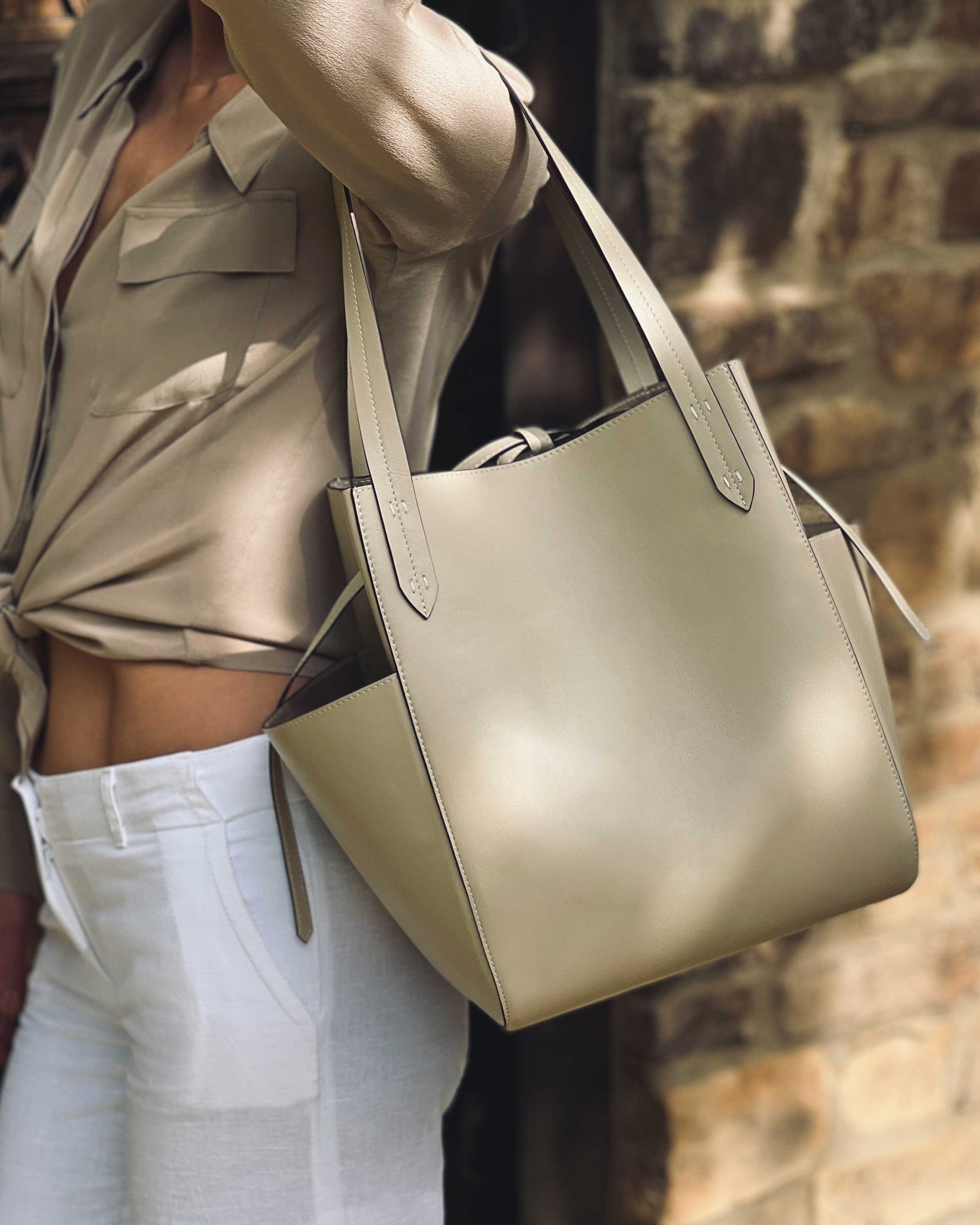 GAEL TOTE BAG in Umber Napa – Kendall Conrad